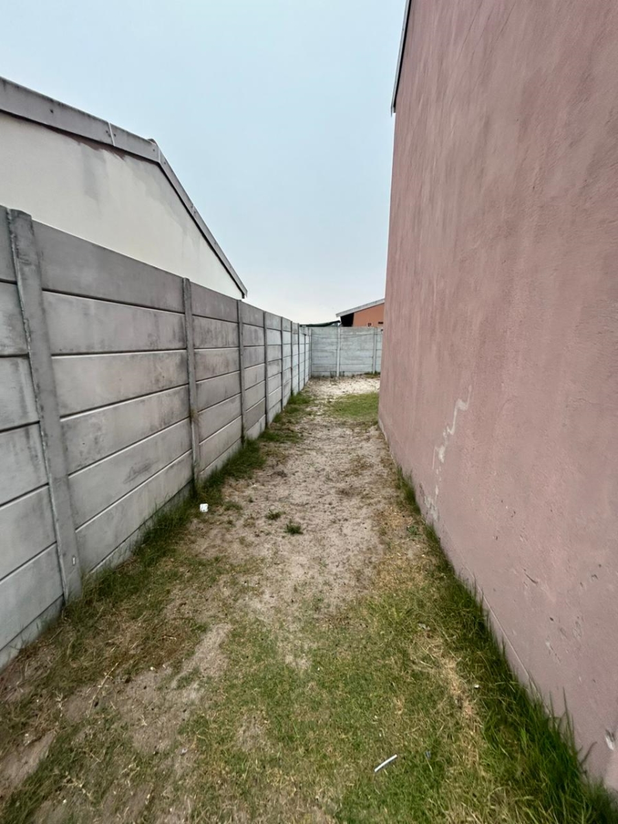 2 Bedroom Property for Sale in Pelican Park Western Cape